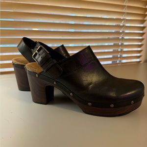 Clark’s black clog